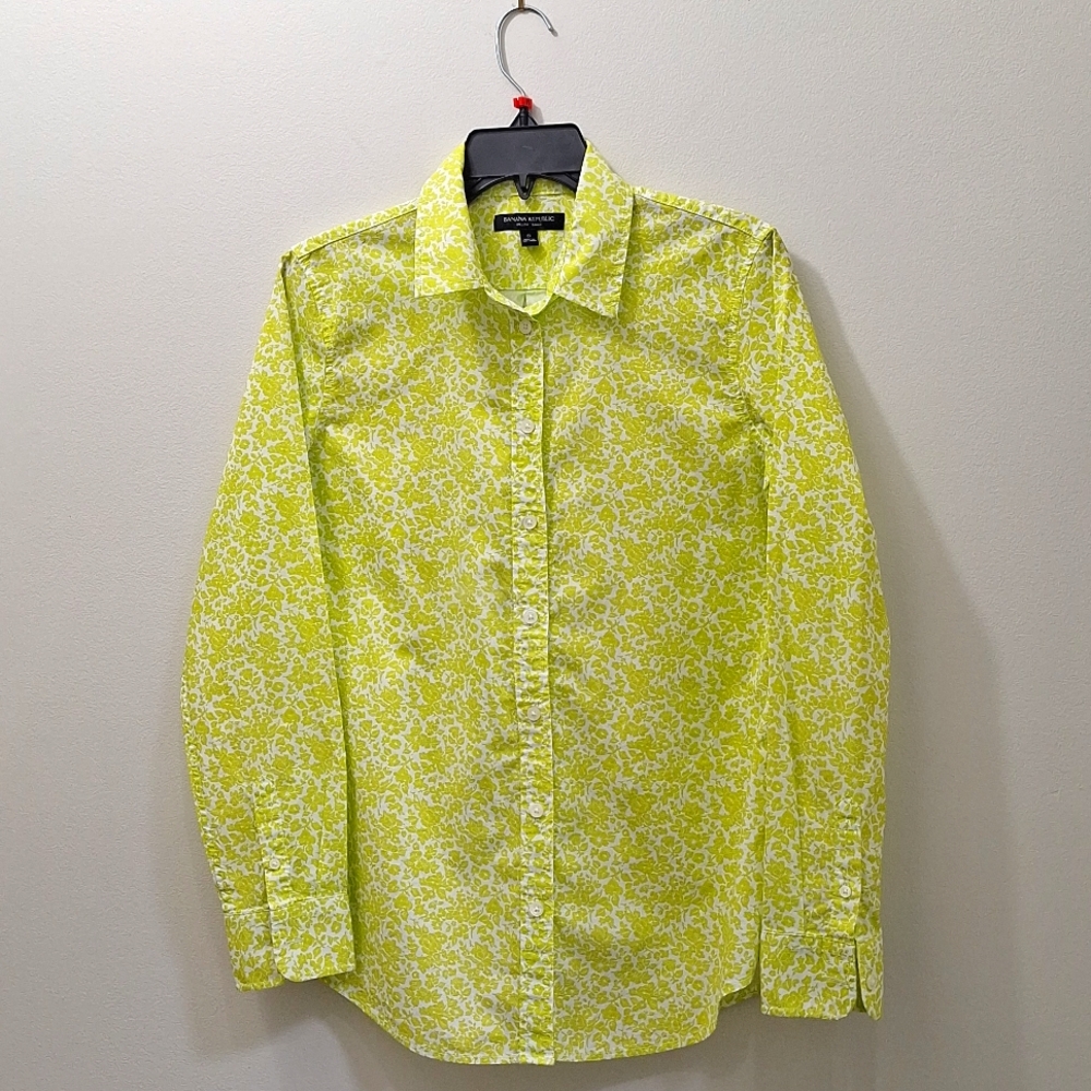 Banana Republic Woman's Floral Button-down Dillon Shirt Size S Light green/white